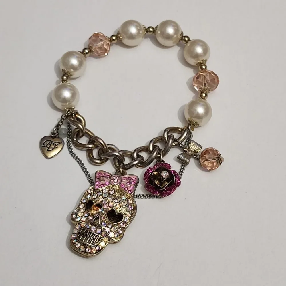 Betsey Johnson 100%authentic vintage skull bracelet - Picture 4 of 5